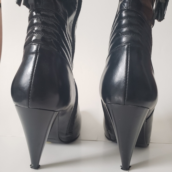 Laura Biagiotti | Leather Boots with Tassels - Picture 11 of 16